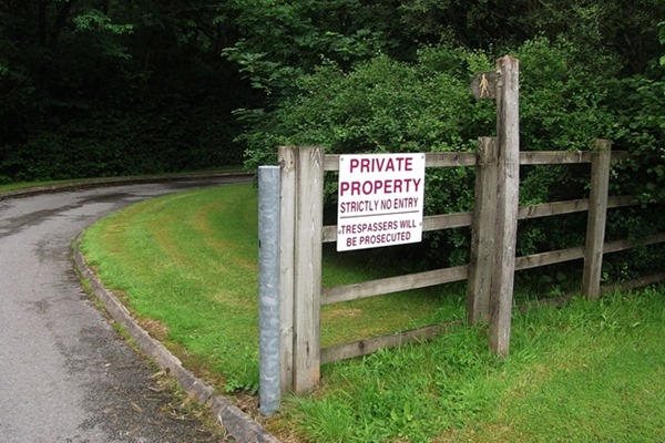 illegal sign on footpath