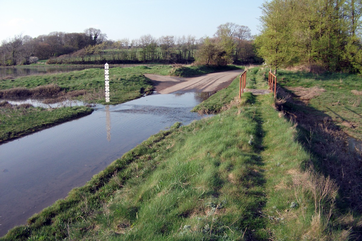 The road flooding on the high tide