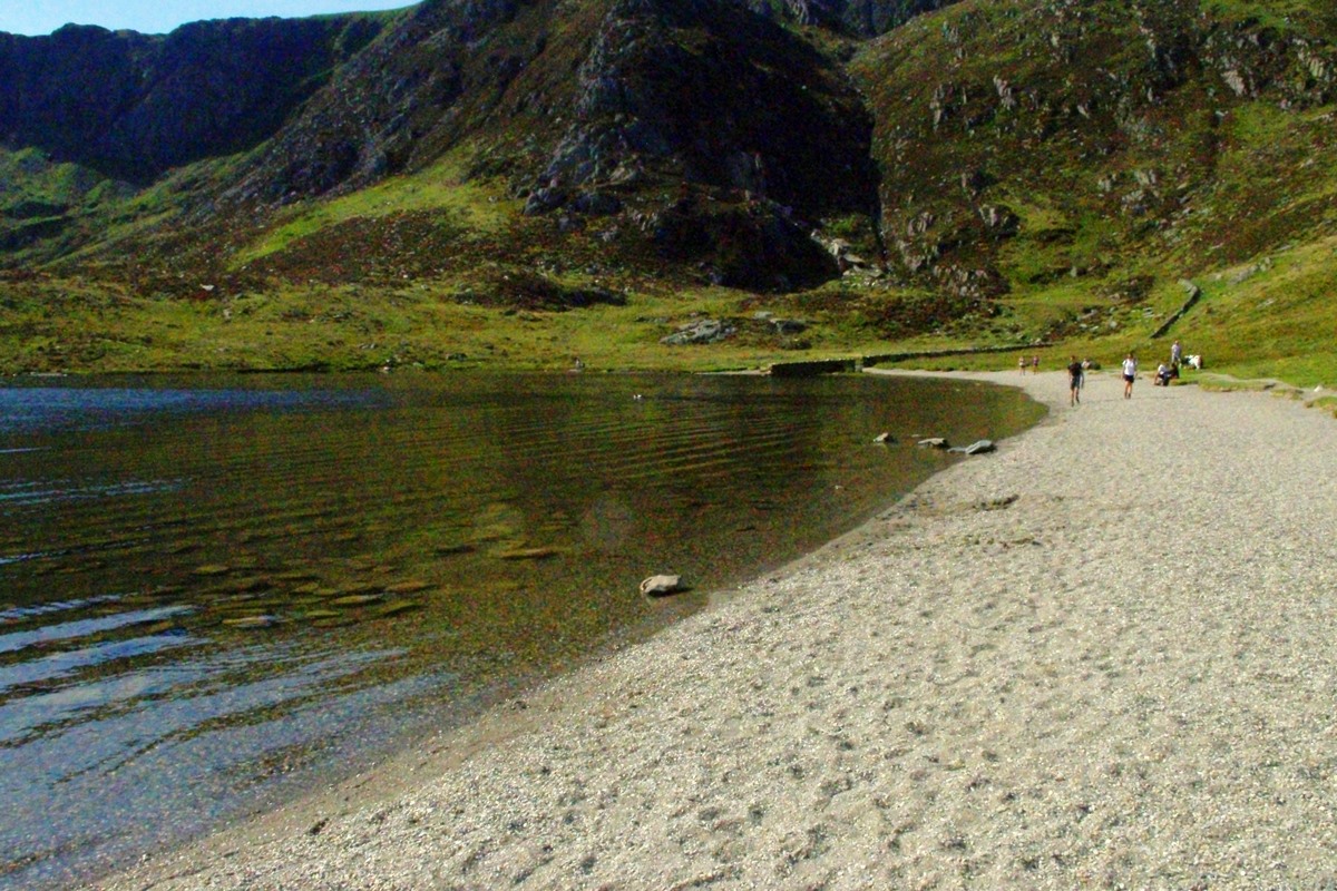 Llyn Idwal - beach area